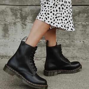 DR MARTENS 1460 Smooth Leather Combat Boots in Black Size 8